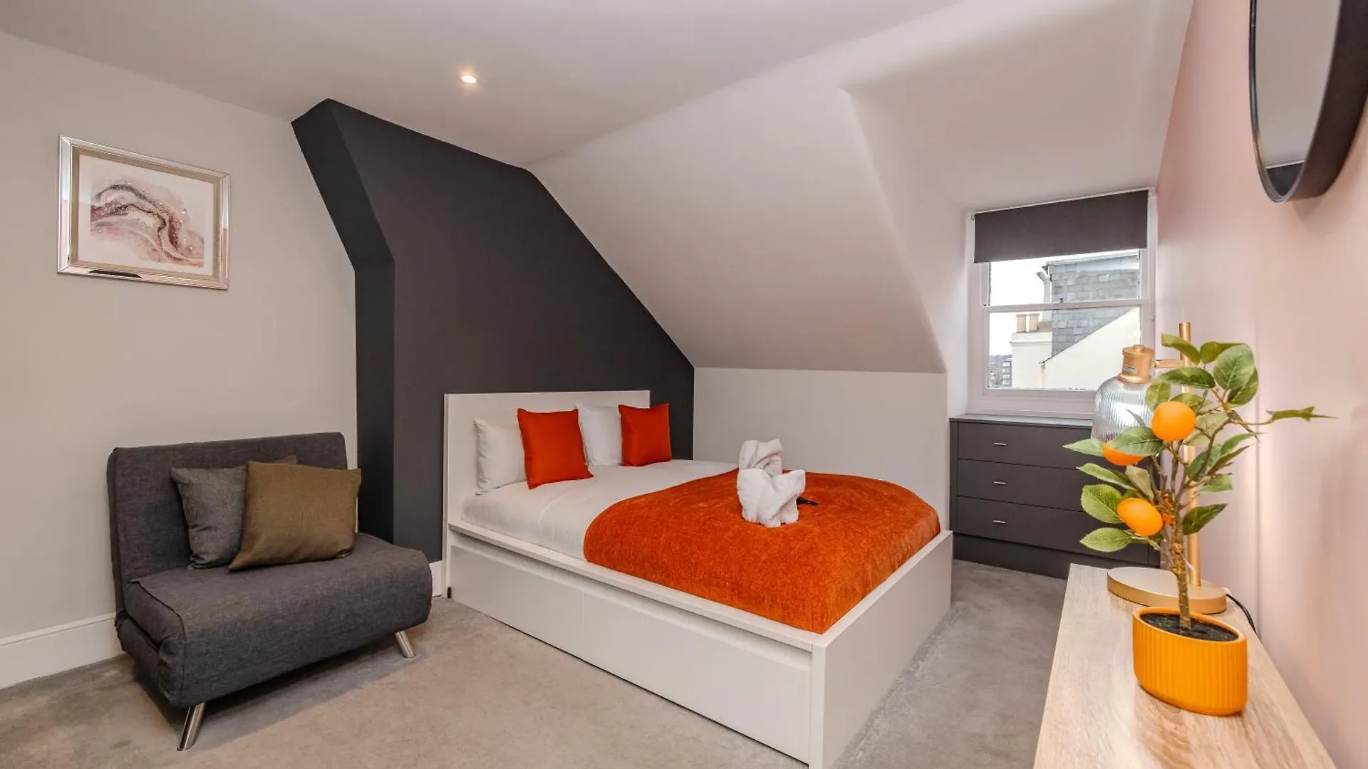 Beautiful 2 Bedroom Flat Next To Brighton Beach With Free Parking 0*,  영국