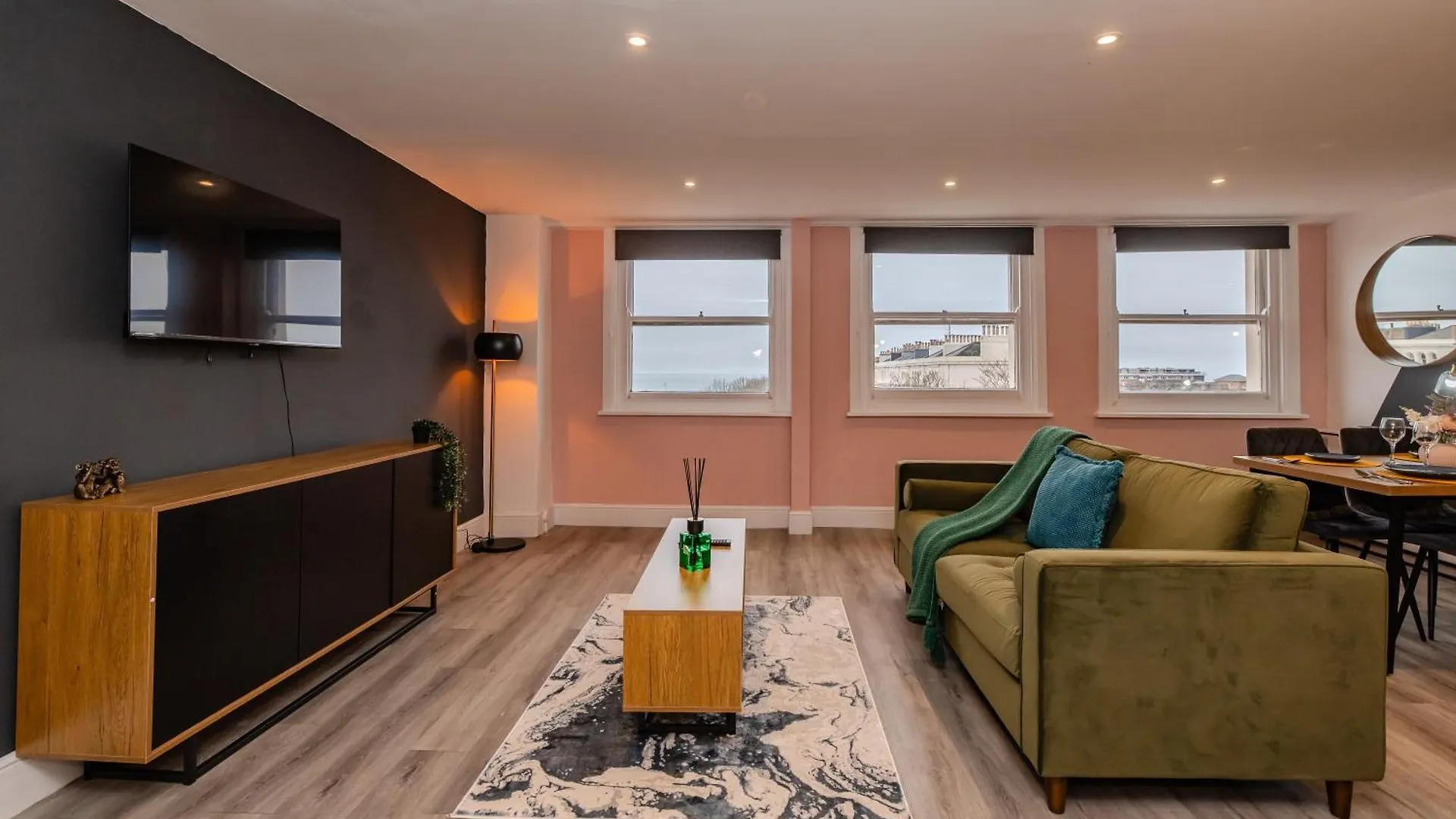 Beautiful 2 Bedroom Flat Next To Brighton Beach With Free Parking