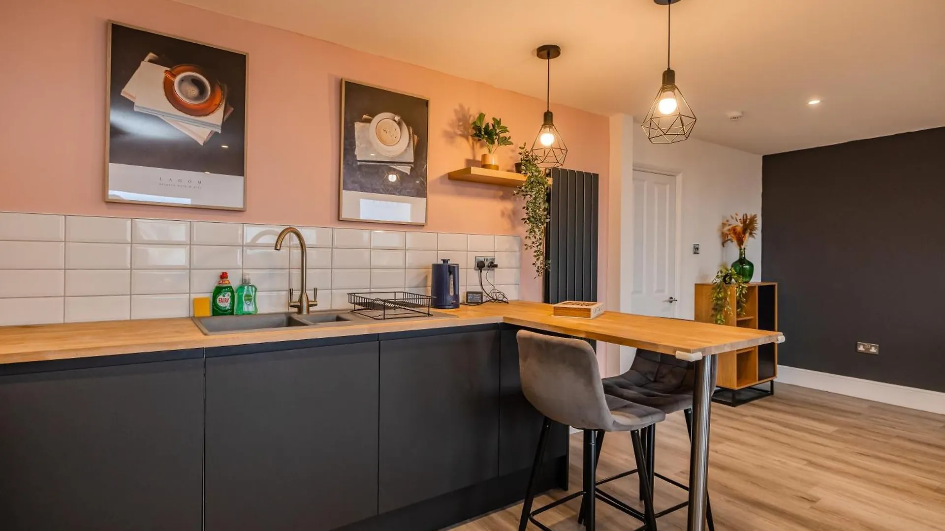 Beautiful 2 Bedroom Flat Next To Brighton Beach With Free Parking