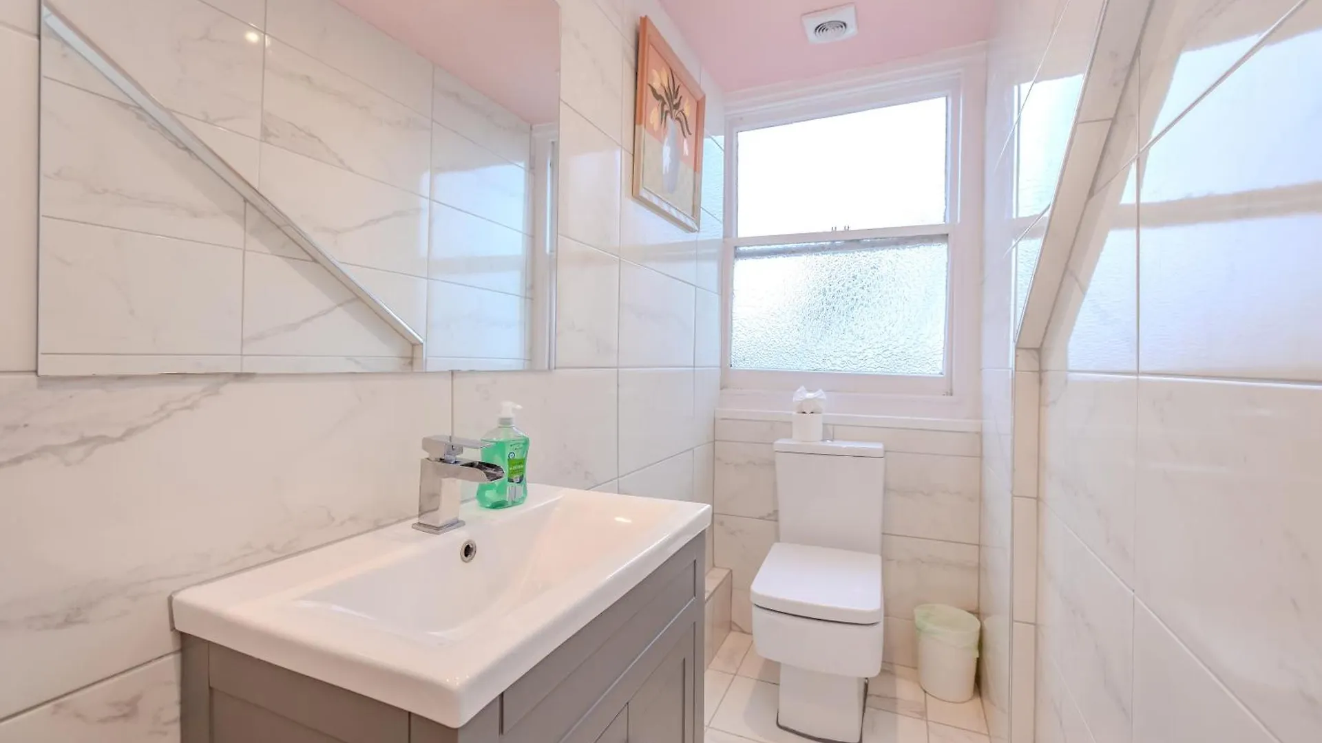 Beautiful 2 Bedroom Flat Next To Brighton Beach With Free Parking 0*,