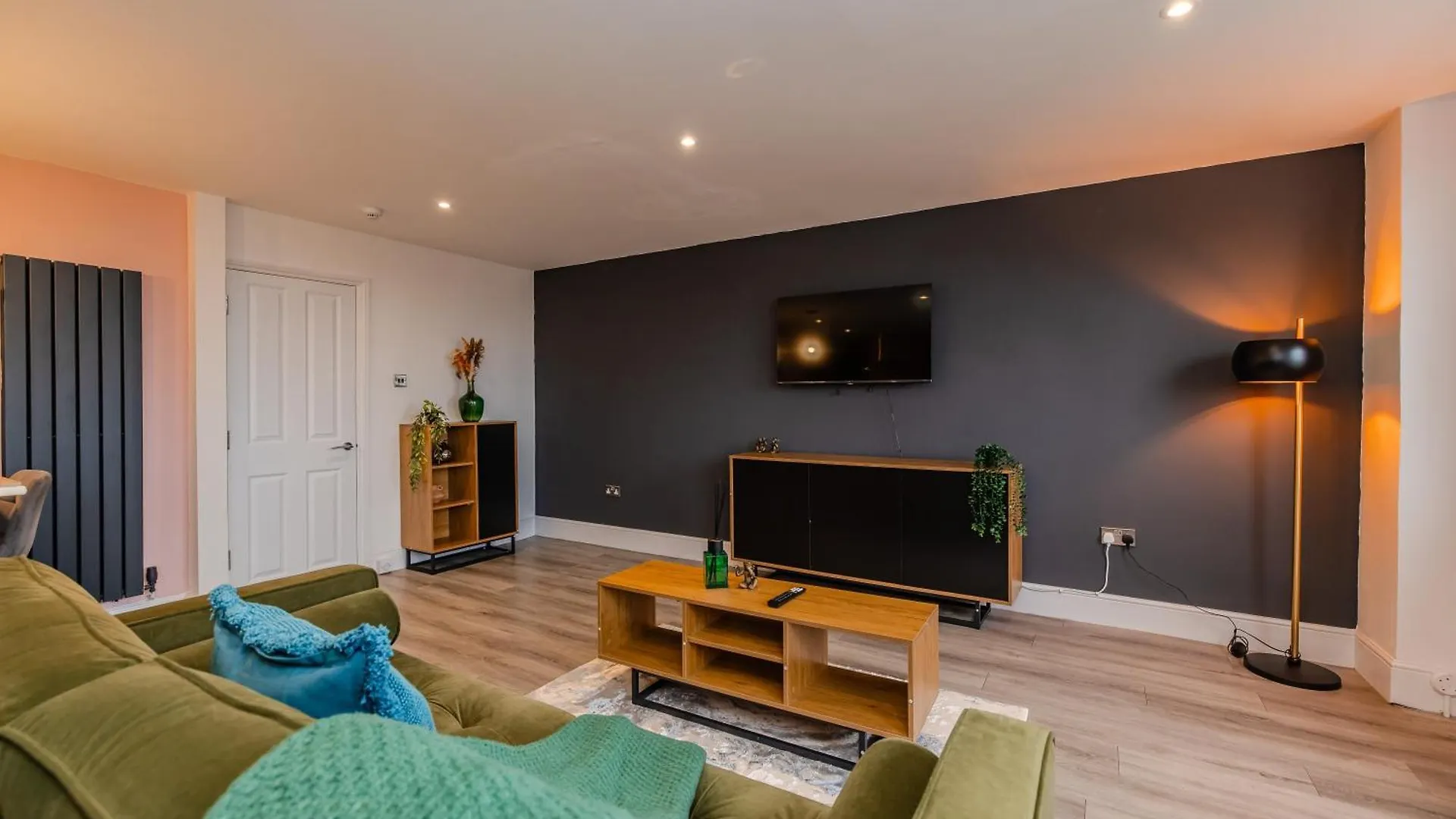 Beautiful 2 Bedroom Flat Next To Brighton Beach With Free Parking