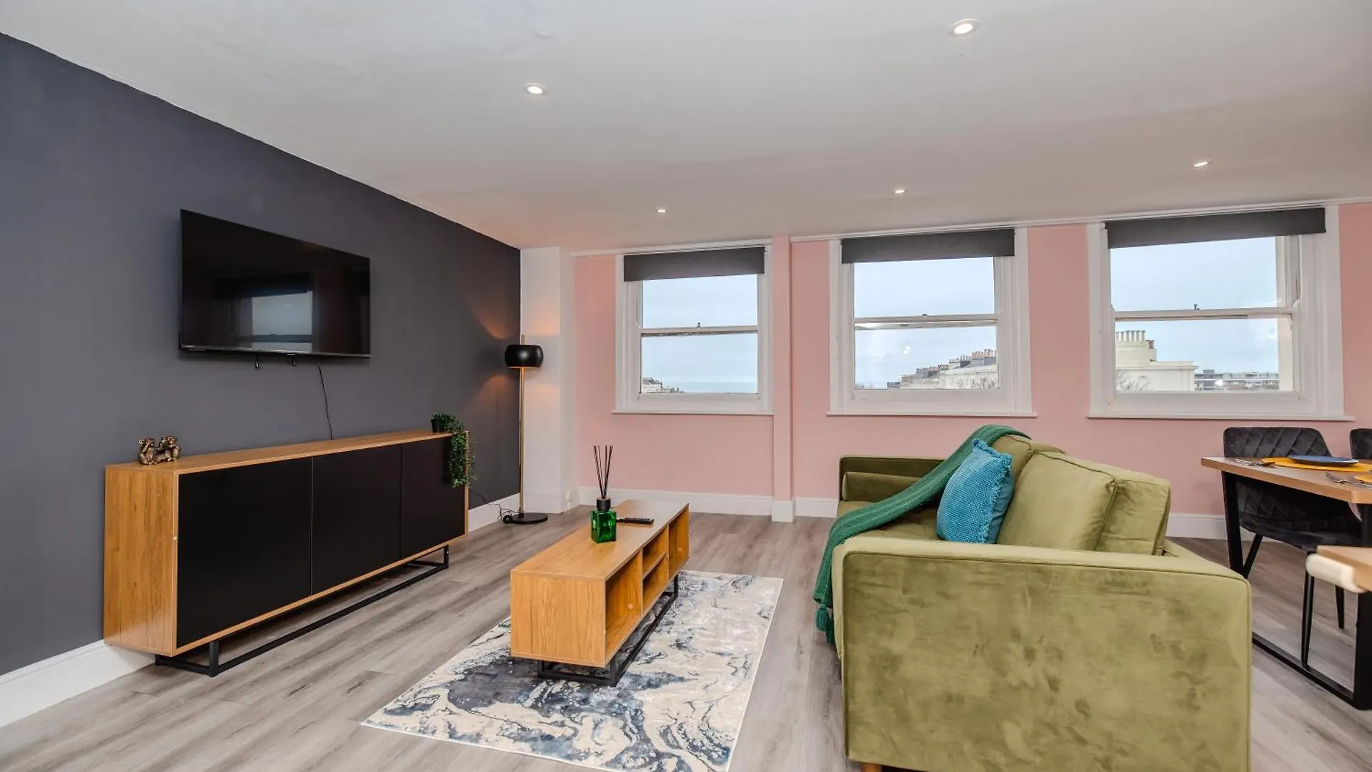 Beautiful 2 Bedroom Flat Next To Brighton Beach With Free Parking
